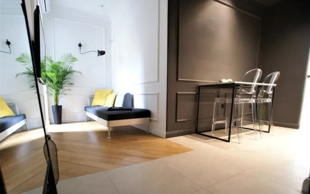 Fingerprint Tree Apartment