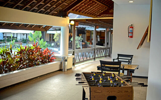 Grand Whiz Hotel Trawas