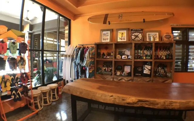 Donghe Surf Shop & Hostel - Taitung