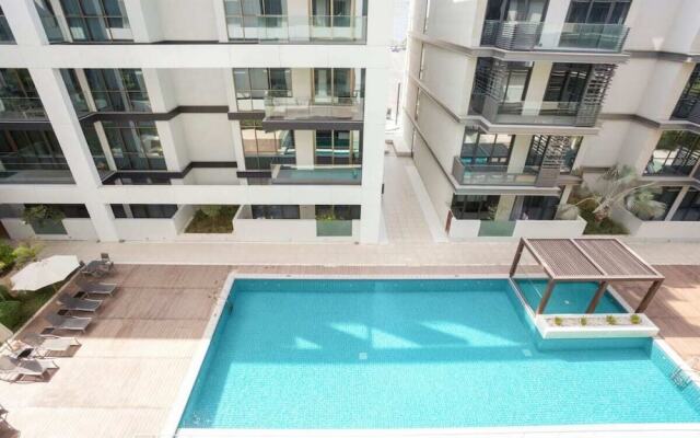 Captivating Apt in City Walk Pool View!