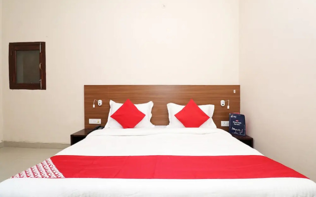 Capital O 23652 The Retreat