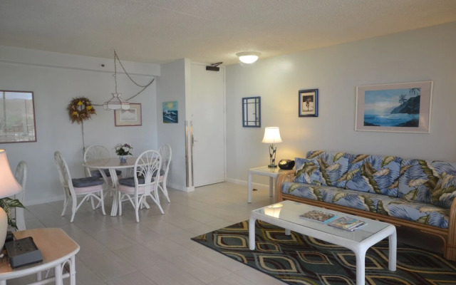 Waikiki Banyan #2513 by RedAwning