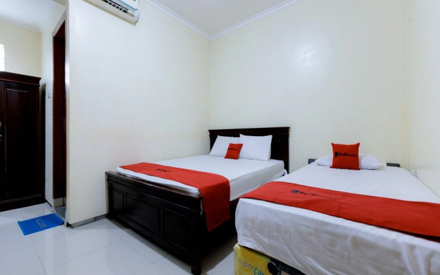 RedDoorz Syariah @ Delta Sari Aloha Waru