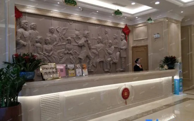 Vienna Hotel (Qingyuan Zhongshan Park Century Plaza)