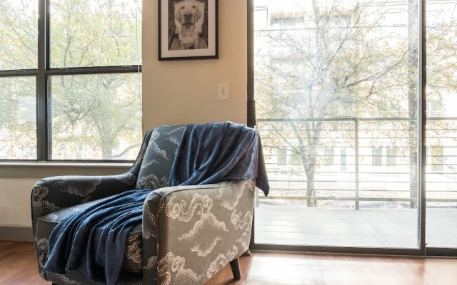 1 BR Apt near Dining Shopping Nightlife by Frontdesk