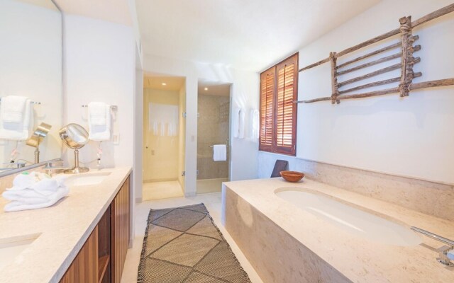 Sunny Vacation Condo 5