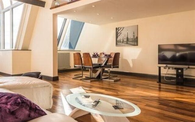 Shelton House Apartment