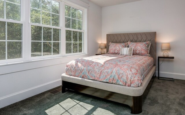 Waterfall Manor - 4 Br Home