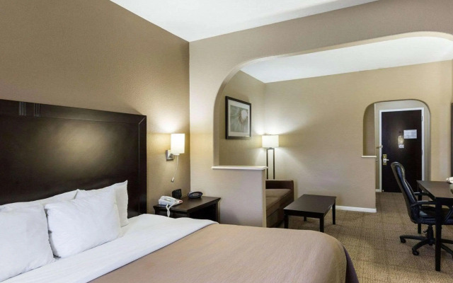 Quality Suites Houston NW Cy-Fair