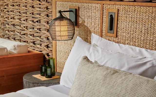 1 Hotel Hanalei Bay
