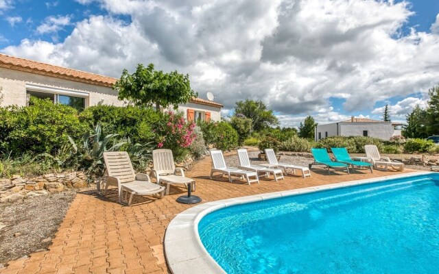 Luxury Villa in Aigne with Swimming Pool