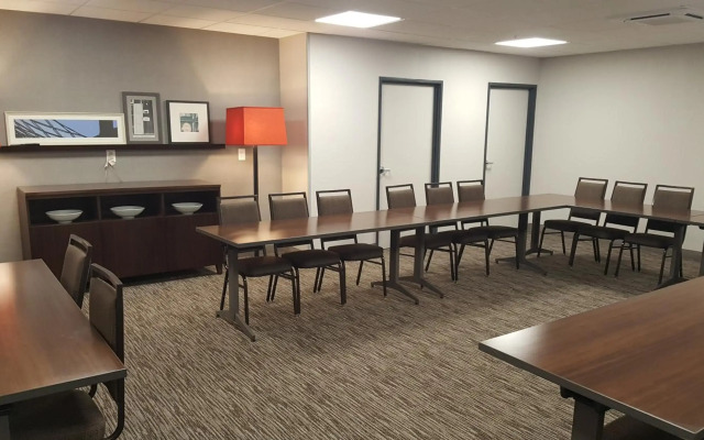 Country Inn & Suites by Radisson, Savannah Midtown, GA