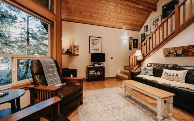04sl- Hot Tub - Bbq - Pets Ok - Sleeps 5 1 Bedroom Home by RedAwning