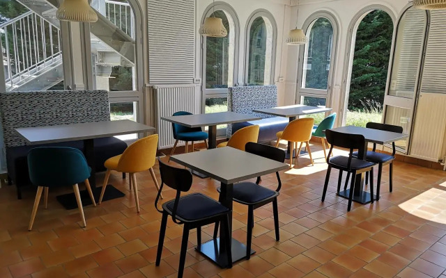 Auberge De Jeunesse D´Orleans Et CRJS