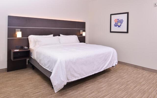 Holiday Inn Express & Suites Mall of America - MSP Airport, an IHG Hotel