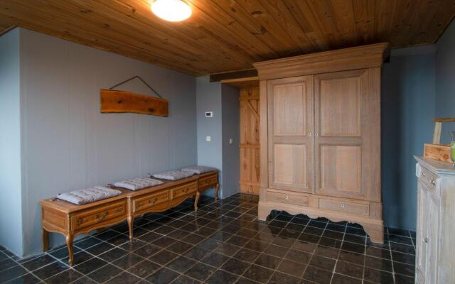 Very spacious house with sauna, spa and countryside views