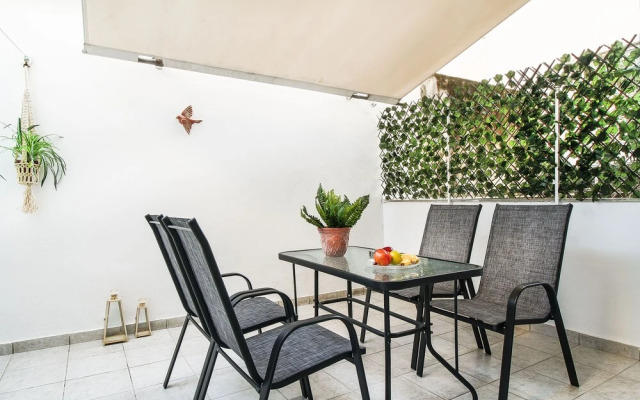 Elegant and renovated flat in Dafni