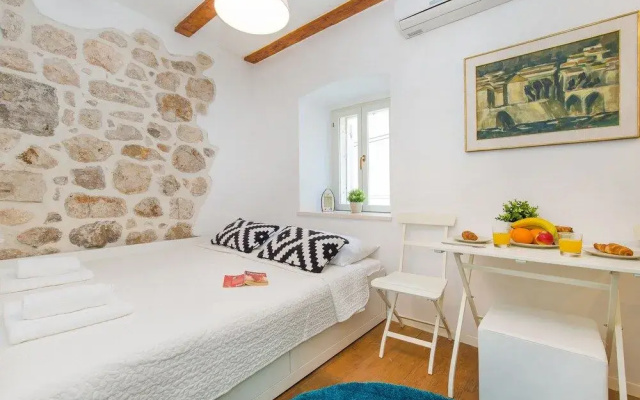 The Walls Studios by Irundo