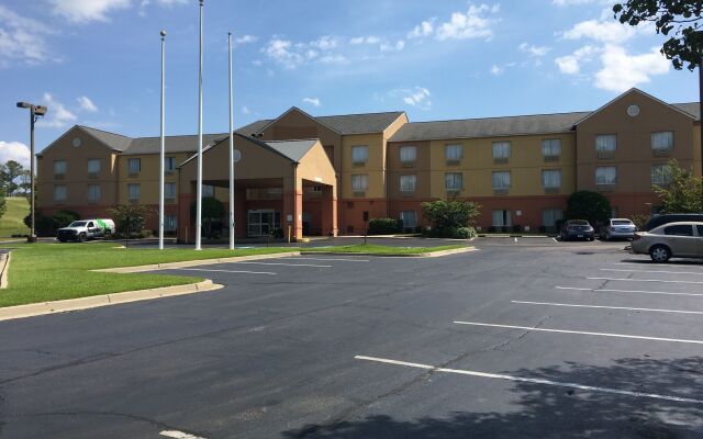 Red Roof Inn & Suites Vicksburg