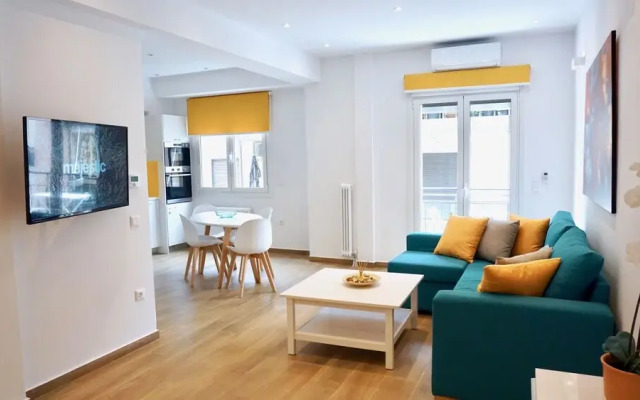 Warm & Spacious Apt in Athens