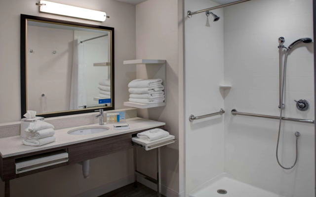 Hampton Inn & Suites Syracuse North Airport Area
