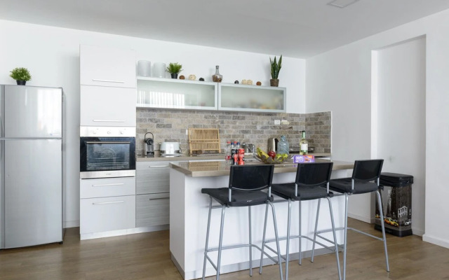 Luxurious Hilton Beach 2BR Suite Parking