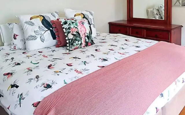 Sun, Beach, Shops, Wifi, Netflix