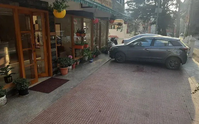 Springwood Inn, Bhowali