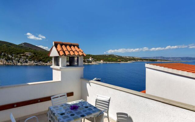 Apartment Cico Hvar/Pokrivenik 25302