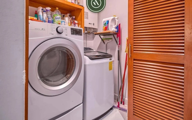 Modern 2BR Condo in Old Town - Private Terrace