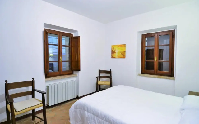 Countryside Retreat With Pool, Mantignana