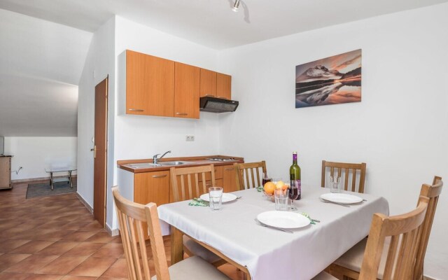 Nice Apartment in Pag With Wifi and 2 Bedrooms