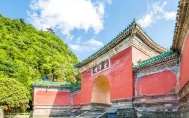 Wudang Mountain Longyuange Hotel