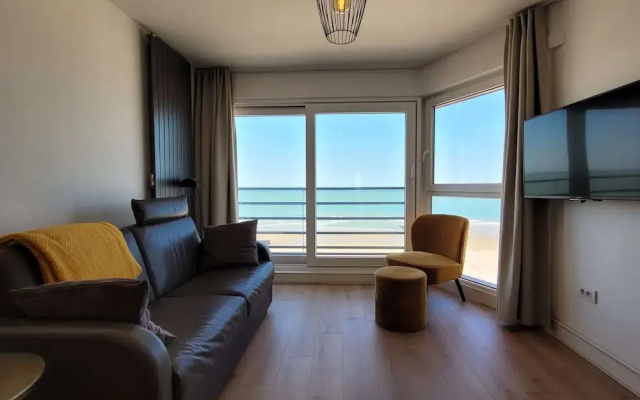 Sea View Apartment by Beach