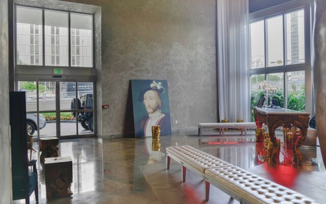 Luxury 45th Floor Condo Icon Brickell
