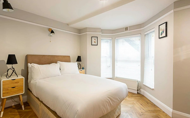 Cosy Garden Flat in Prestigious Residential Area