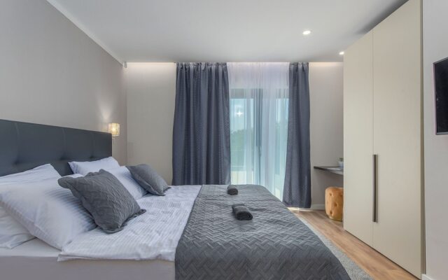 Deluxe Villa in Porec With Wellness Centre & Pool