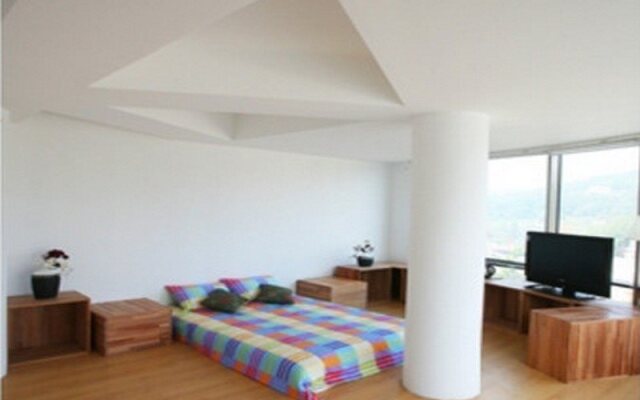 Circle & Arc Guesthouse