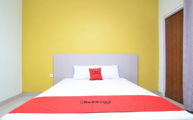 RedDoorz near Museum Keraton Surakarta