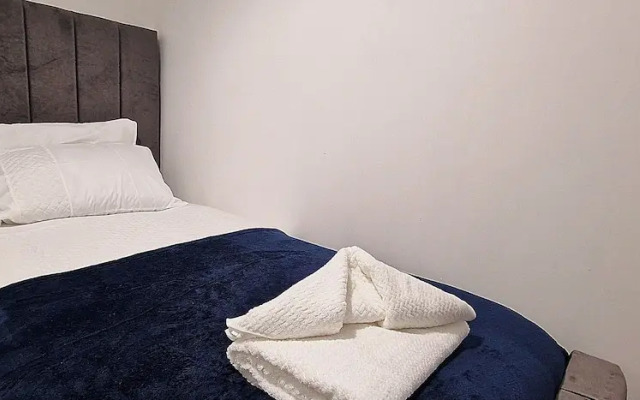 Ashfield House by Cyber Living - Modern Stay!