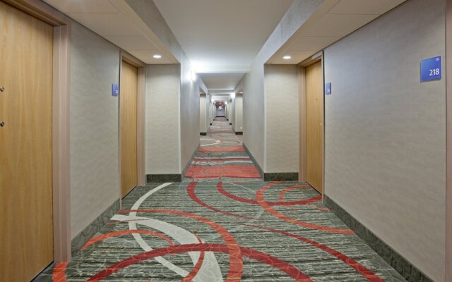 Holiday Inn Express & Suites Bloomington - MPLS Arpt Area W, an IHG Hotel