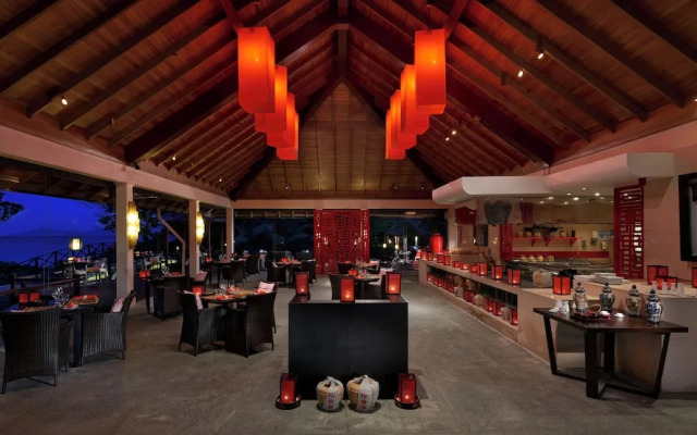 Labriz Silhouette Seychelles