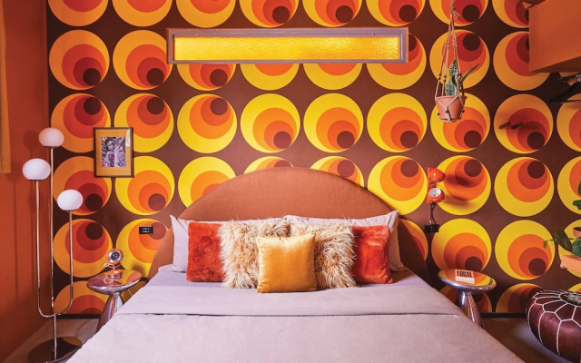 MOOD HAUS by DW - 70's Retro Stays