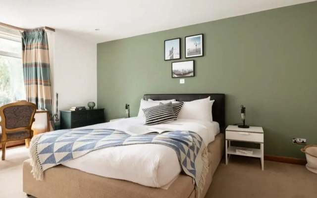 The Southwick Sanctuary - Large & Modern 6bdr with Terrace