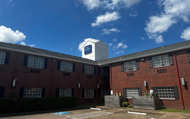 Coon Rapids North Metro Hotel to Norwood Inn & Suites
