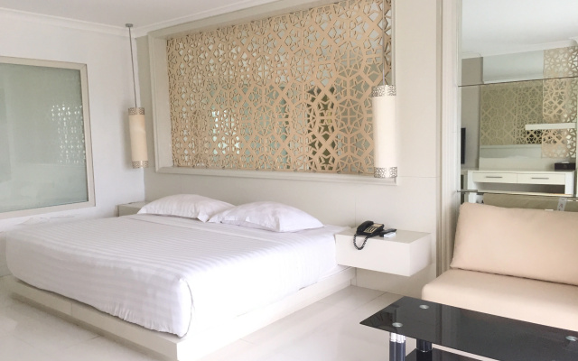 The Rich Prada Bali