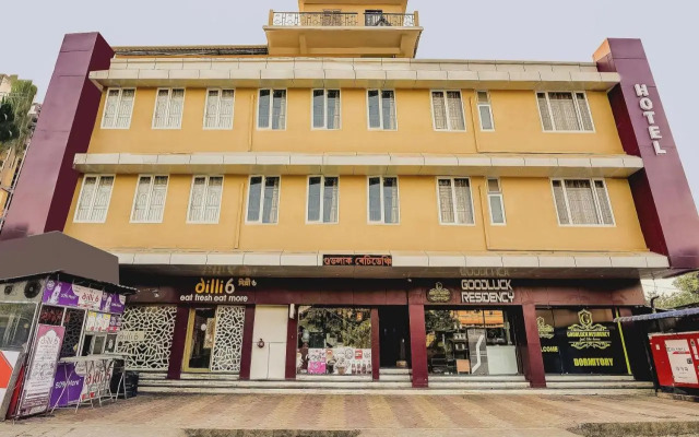 OYO 14174 Good Luck Residency Hotel