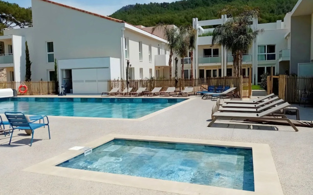 Nice Apartment With Shared Pool