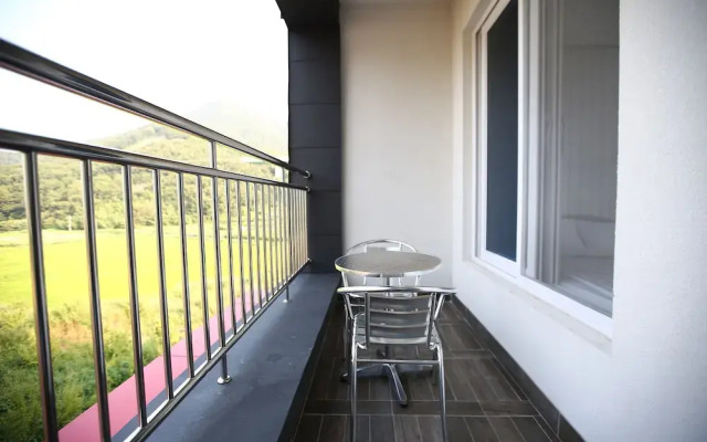 Flora Hostel Pension