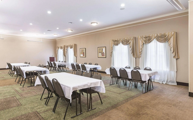 La Quinta Inn & Suites by Wyndham Waxahachie